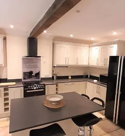 The Curtain 13th Century Cottage, West, Richmond