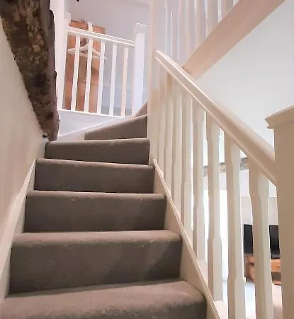 The Curtain 13th Century Cottage, West, Richmond