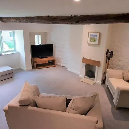 The Curtain 13th Century Cottage, West, Richmond *