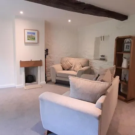 The Curtain 13th Century Cottage, West, Richmond Holiday home Gilling
