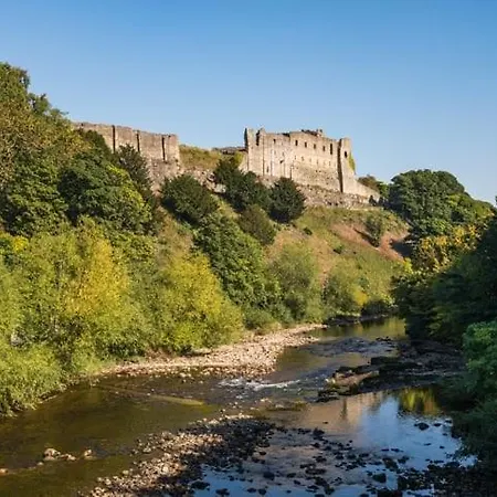 The Curtain 13th Century Cottage, West, Richmond *