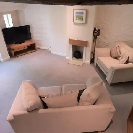 The Curtain 13th Century Cottage, West, Richmond